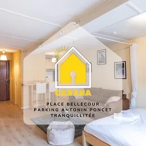 cabana-le-petit-marronnier-place-bellecour-2.hotels-rhonealpes.com/
